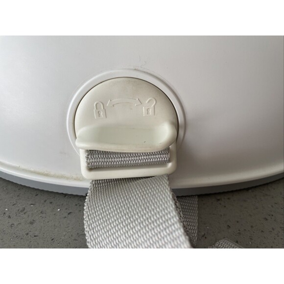 BabyBjörn Booster Seat 069021US White For Toddlers Using Existing Dining Chair - Picture 9 of 16